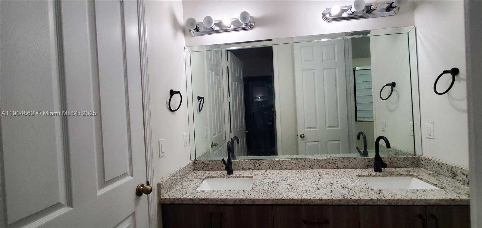 Small Image of 12965 SOUTH WEST 197TH ST, Miami Number 21