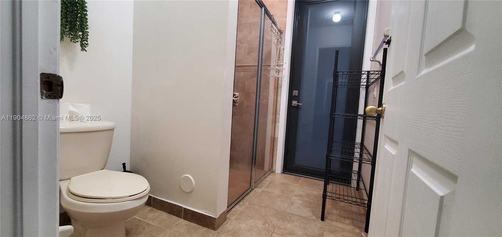 Small Image of 12965 SOUTH WEST 197TH ST, Miami Number 22