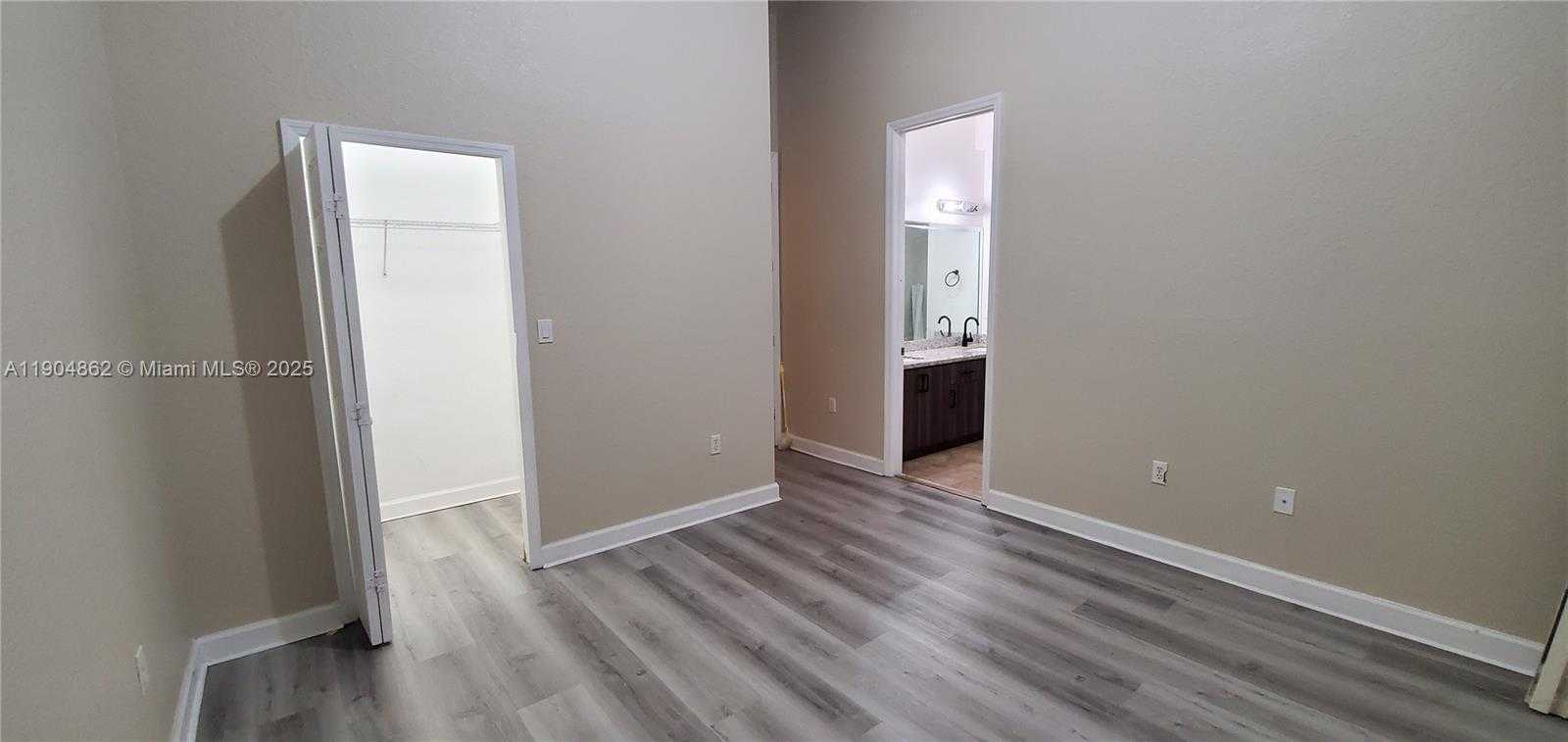 Small Image of 12965 SOUTH WEST 197TH ST, Miami Number 23