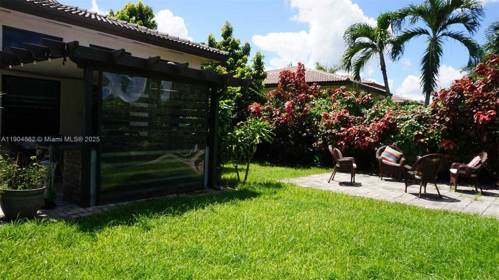 Small Image of 12965 SOUTH WEST 197TH ST, Miami Number 6