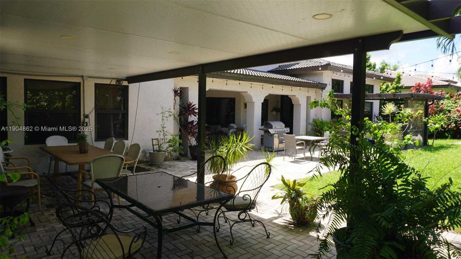 Small Image of 12965 SOUTH WEST 197TH ST, Miami Number 7