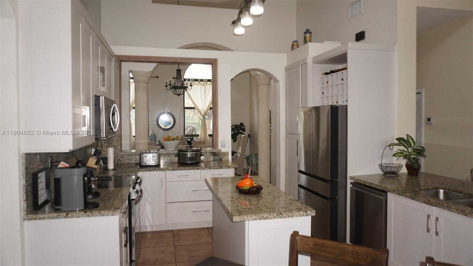 Small Image of 12965 SOUTH WEST 197TH ST, Miami Number 8