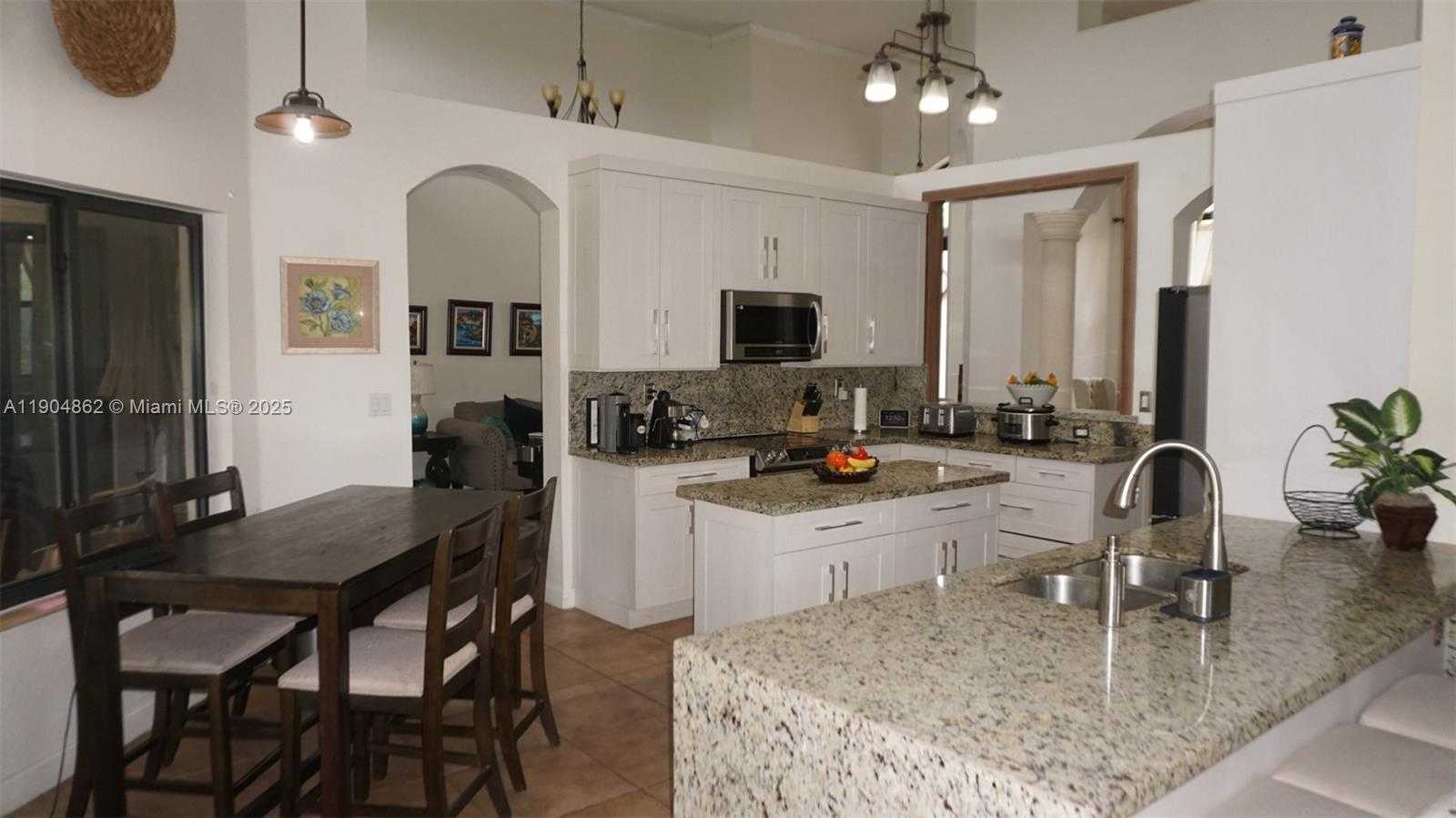 Small Image of 12965 SOUTH WEST 197TH ST, Miami Number 9