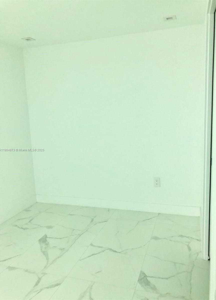 Small Image of 650 NORTH EAST 32 ST #4107, Miami Number 13