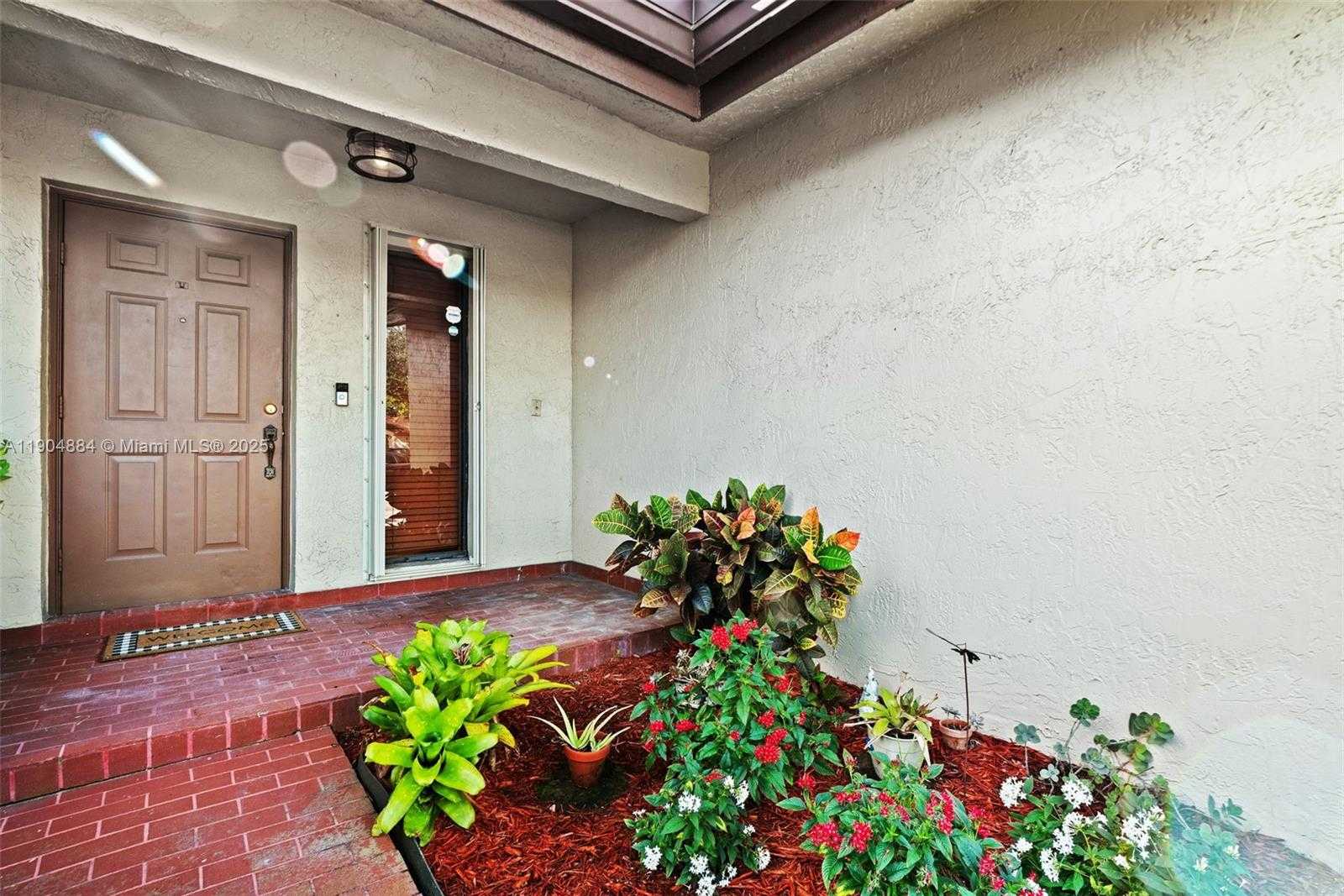 Small Image of 6654 NORTH WEST 173RD LN, Hialeah Number 2