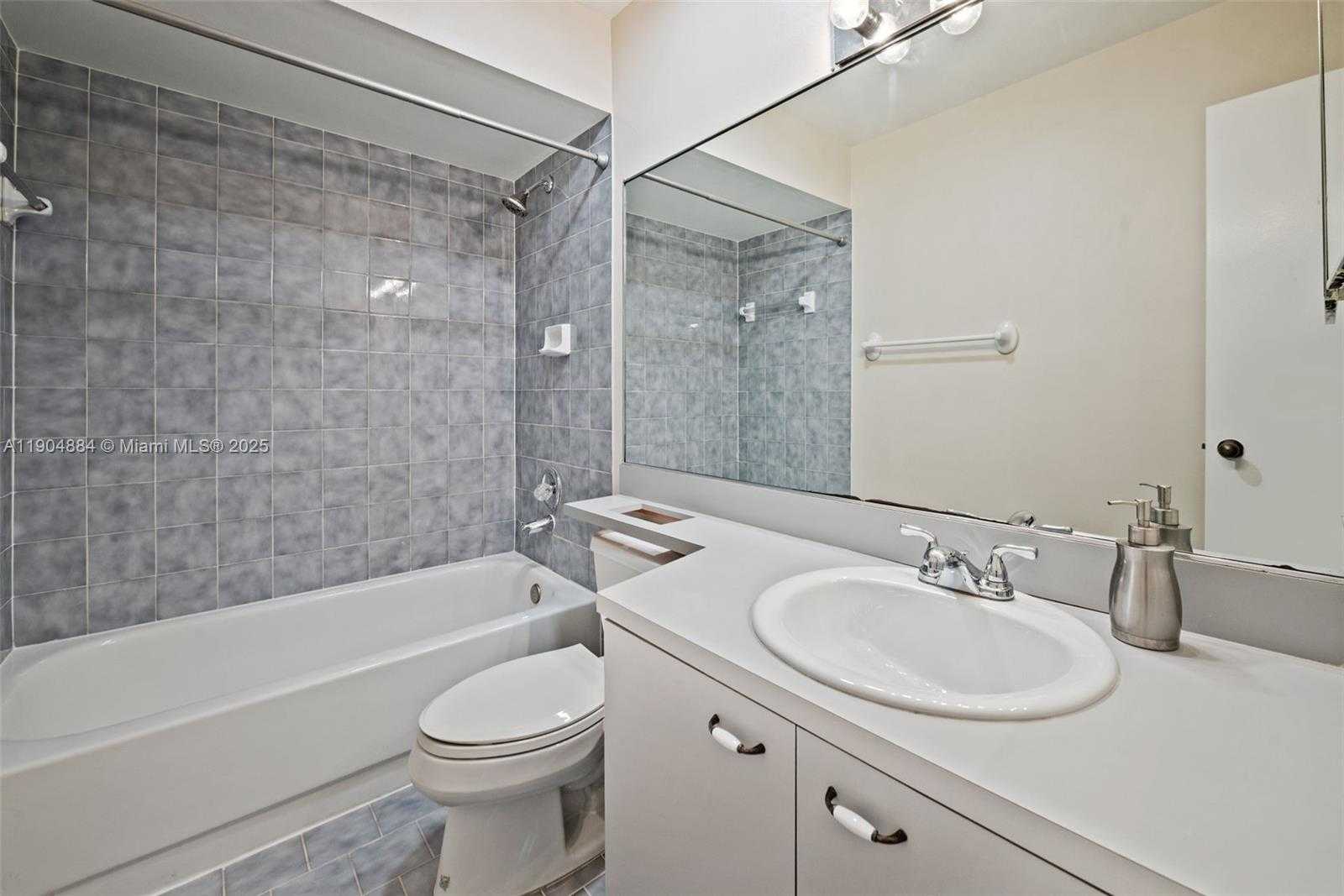 Small Image of 6654 NORTH WEST 173RD LN, Hialeah Number 23