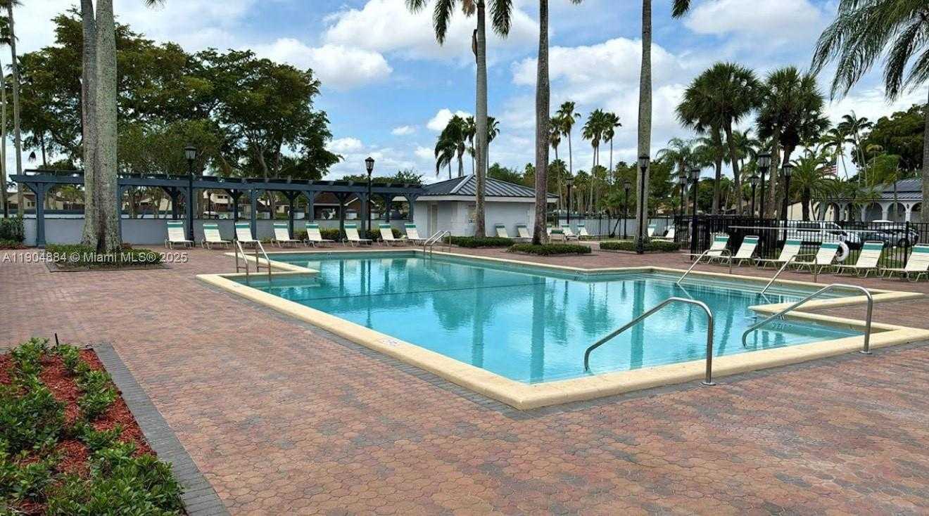 Small Image of 6654 NORTH WEST 173RD LN, Hialeah Number 31