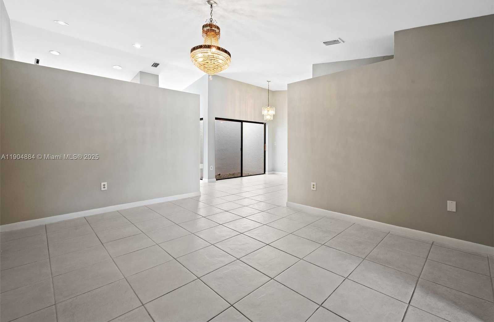 Small Image of 6654 NORTH WEST 173RD LN, Hialeah Number 4