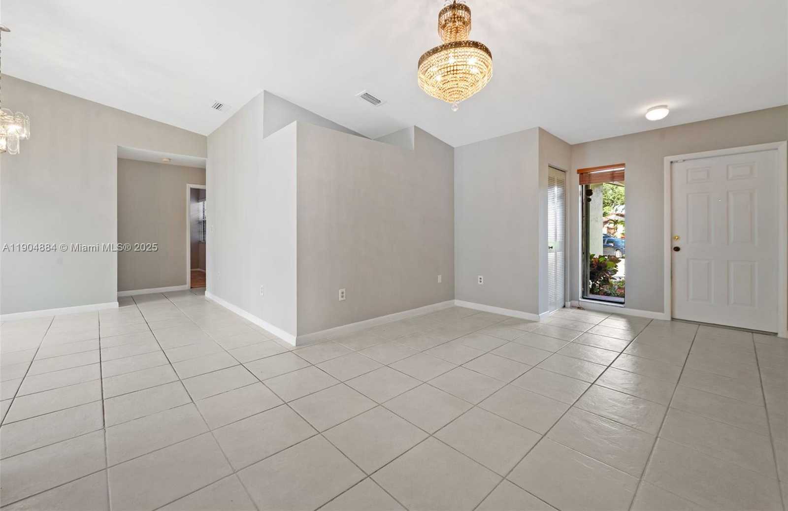 Small Image of 6654 NORTH WEST 173RD LN, Hialeah Number 5