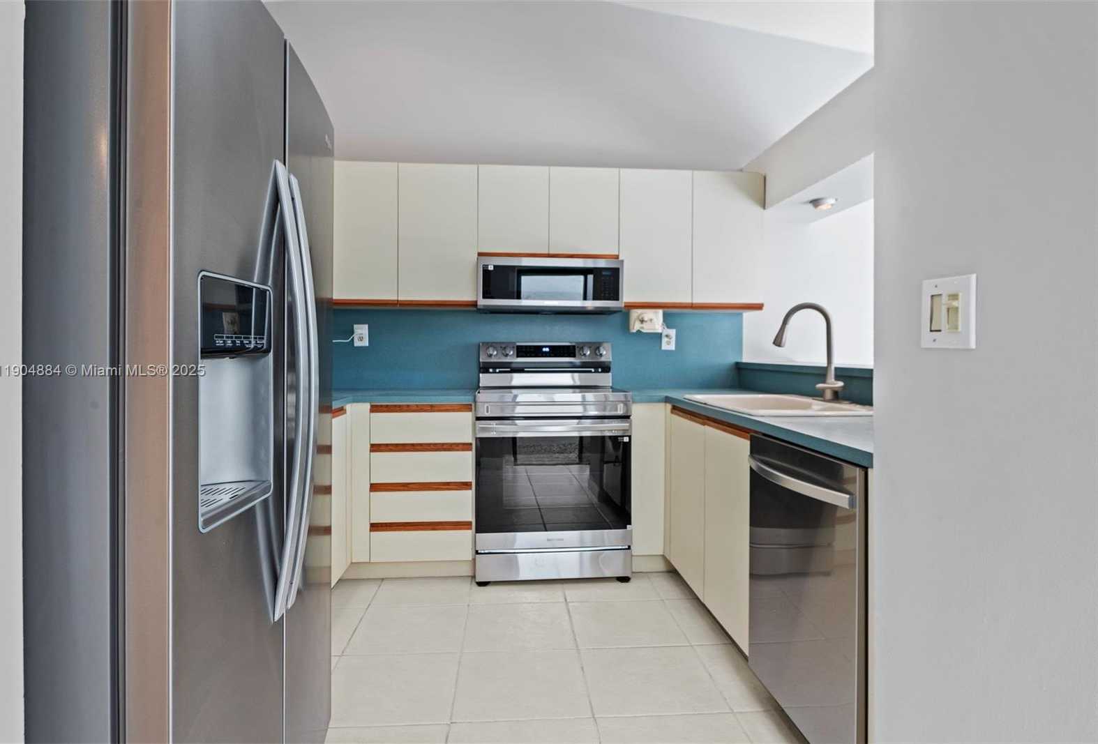 Small Image of 6654 NORTH WEST 173RD LN, Hialeah Number 8