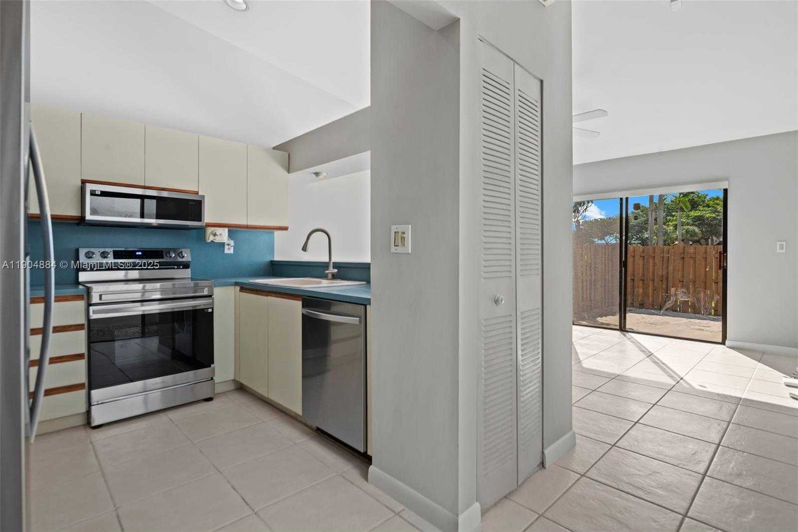 Small Image of 6654 NORTH WEST 173RD LN, Hialeah Number 9