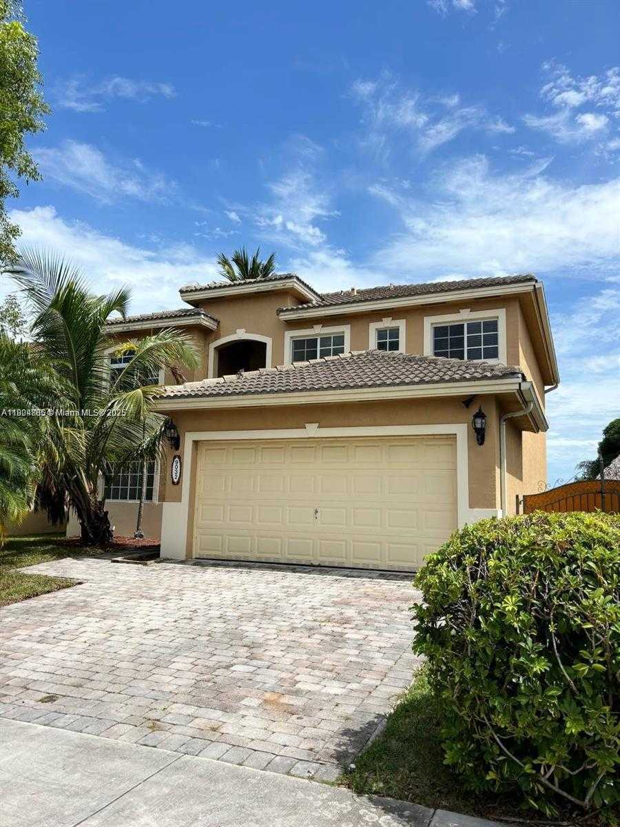 Small Image of 9032 SOUTH WEST 208TH TER #9032, Cutler Bay Number 1