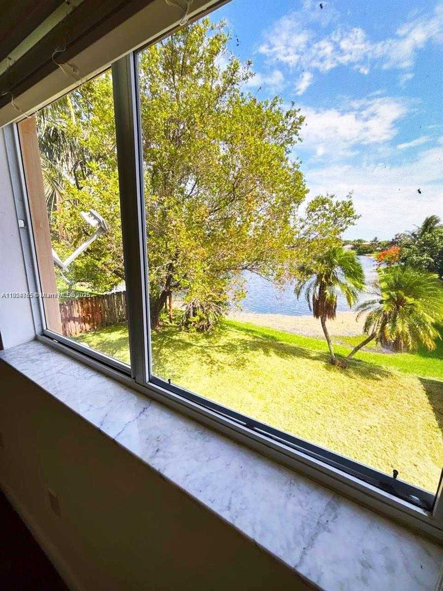 Small Image of 9032 SOUTH WEST 208TH TER #9032, Cutler Bay Number 11