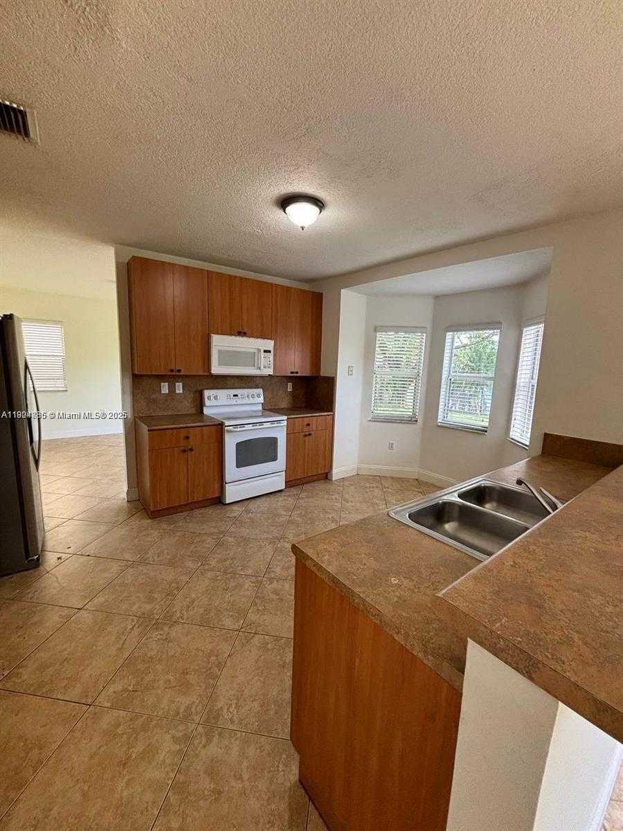 Small Image of 9032 SOUTH WEST 208TH TER #9032, Cutler Bay Number 24