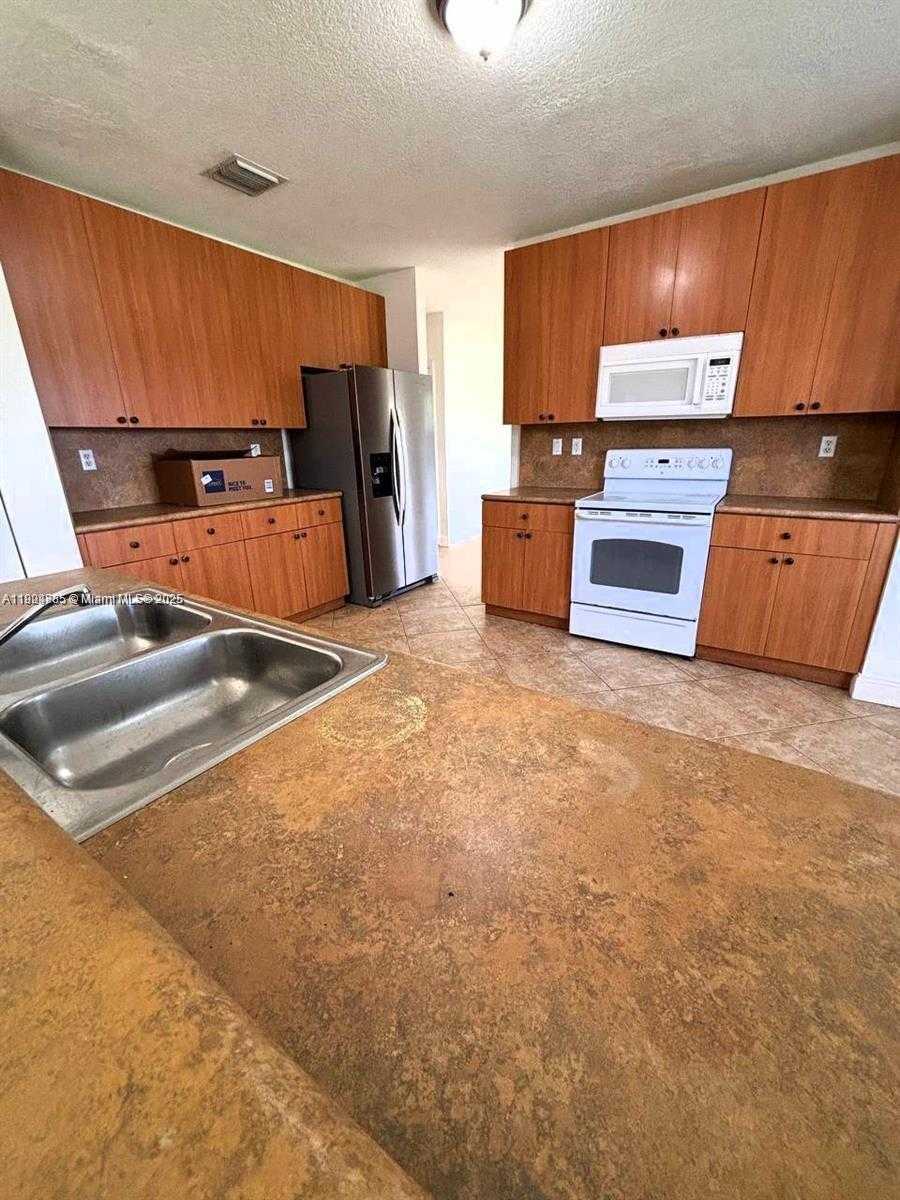 Small Image of 9032 SOUTH WEST 208TH TER #9032, Cutler Bay Number 26