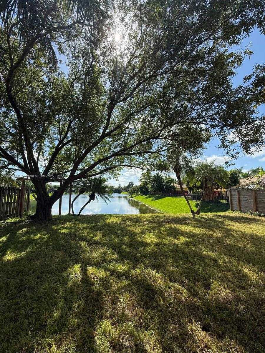 Small Image of 9032 SOUTH WEST 208TH TER #9032, Cutler Bay Number 6