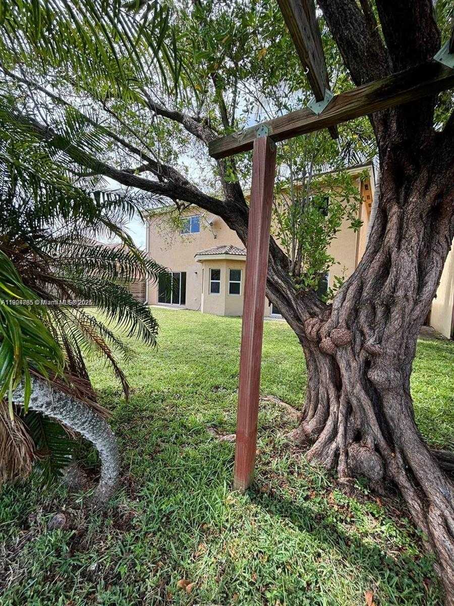 Small Image of 9032 SOUTH WEST 208TH TER #9032, Cutler Bay Number 7