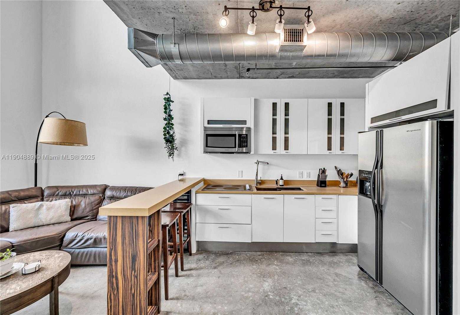 Small Image of 690 SOUTH WEST 1ST CT #1713, Miami Number 14