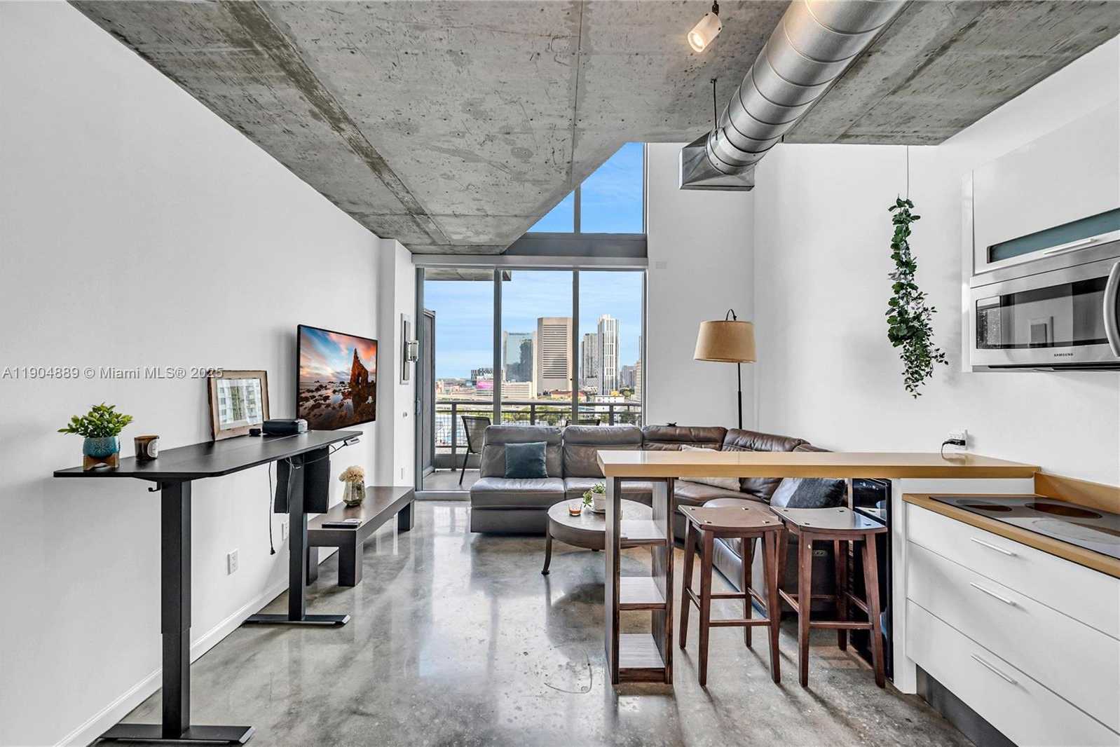 Small Image of 690 SOUTH WEST 1ST CT #1713, Miami Number 15