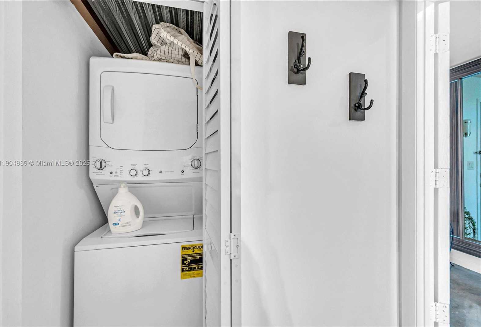 Small Image of 690 SOUTH WEST 1ST CT #1713, Miami Number 18