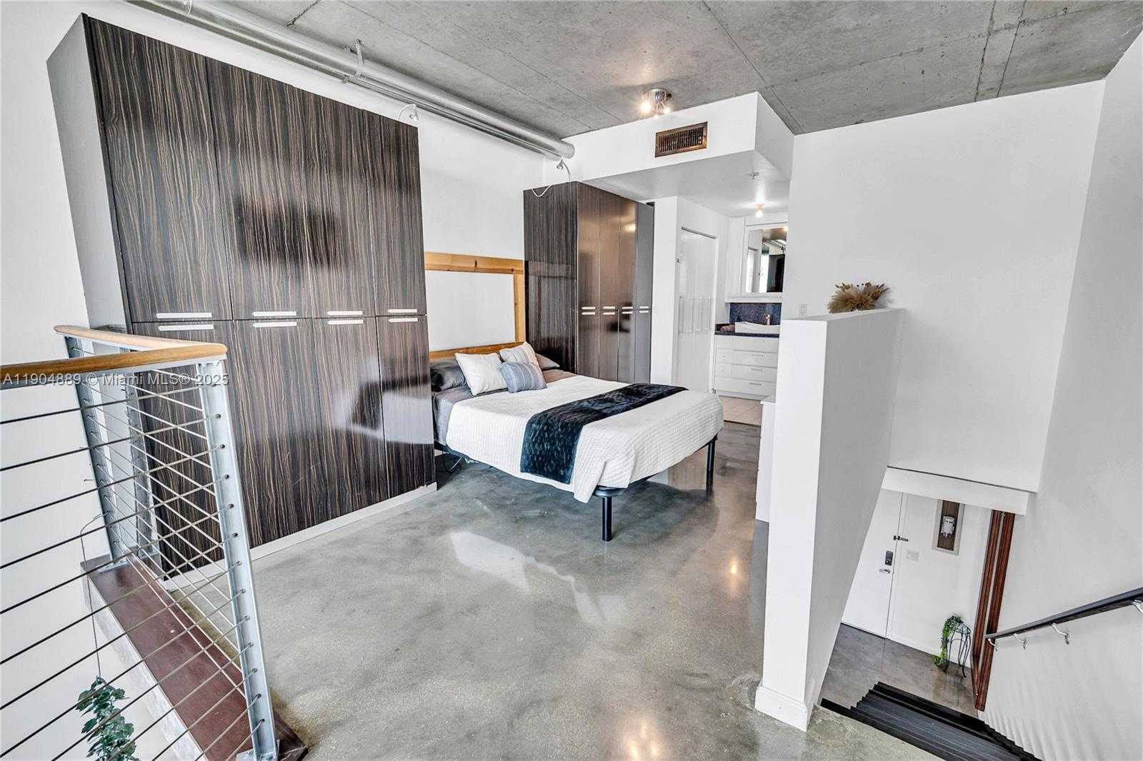 Small Image of 690 SOUTH WEST 1ST CT #1713, Miami Number 21