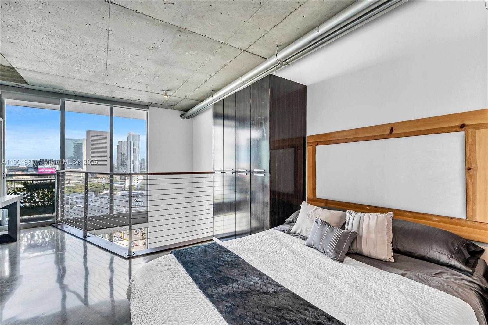 Small Image of 690 SOUTH WEST 1ST CT #1713, Miami Number 23