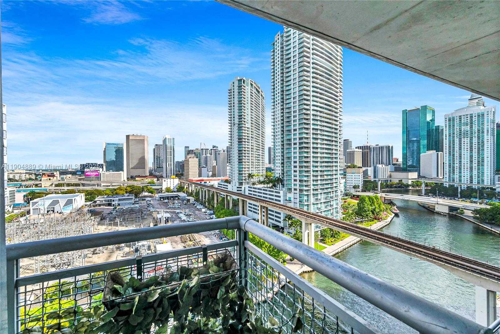 Small Image of 690 SOUTH WEST 1ST CT #1713, Miami Number 28