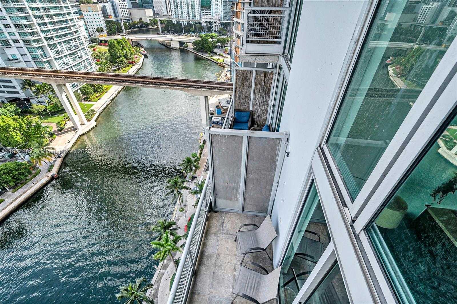 Small Image of 690 SOUTH WEST 1ST CT #1713, Miami Number 29