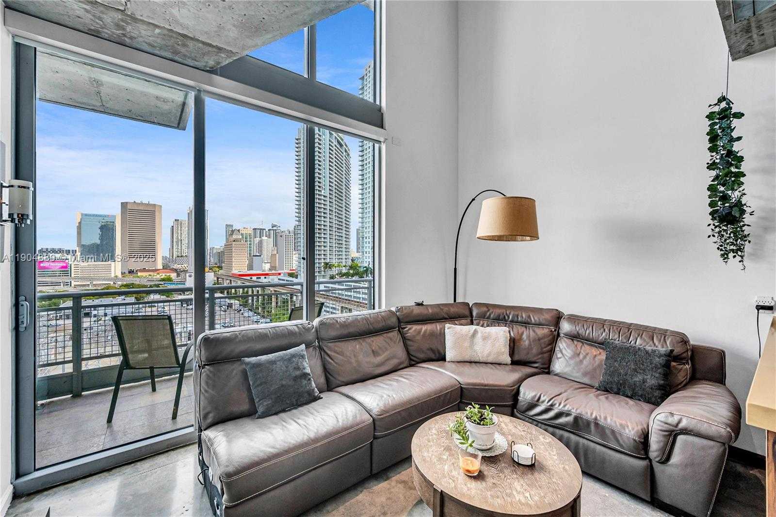 Small Image of 690 SOUTH WEST 1ST CT #1713, Miami Number 4