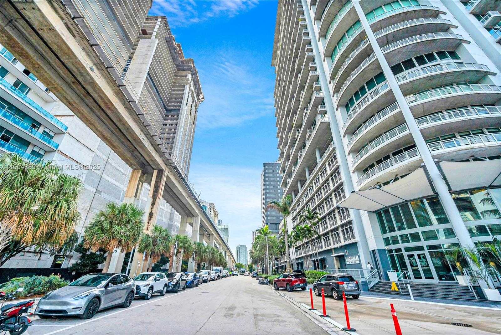 Small Image of 690 SOUTH WEST 1ST CT #1713, Miami Number 47