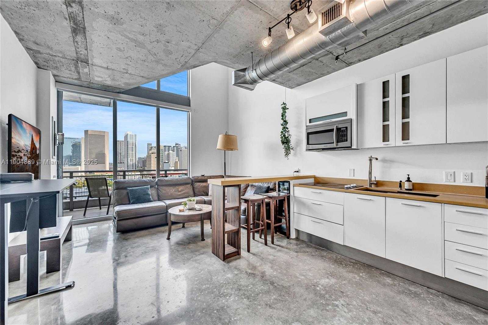 Small Image of 690 SOUTH WEST 1ST CT #1713, Miami Number 5