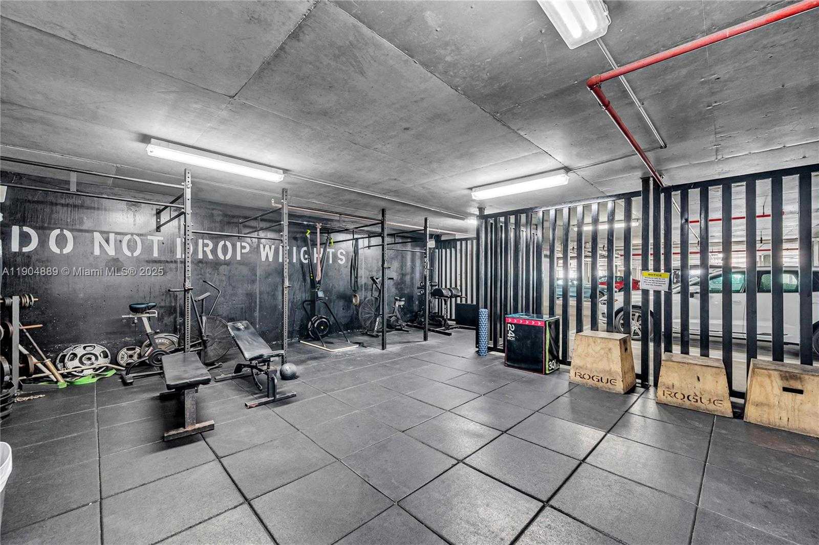 Small Image of 690 SOUTH WEST 1ST CT #1713, Miami Number 51