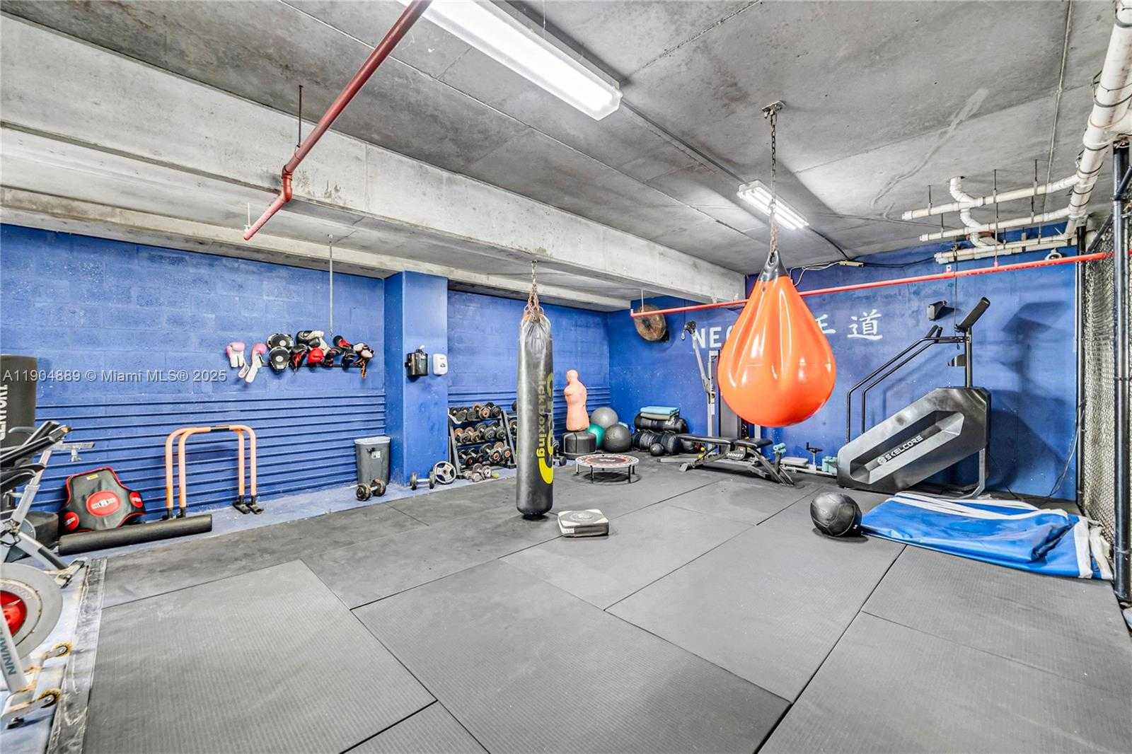 Small Image of 690 SOUTH WEST 1ST CT #1713, Miami Number 53