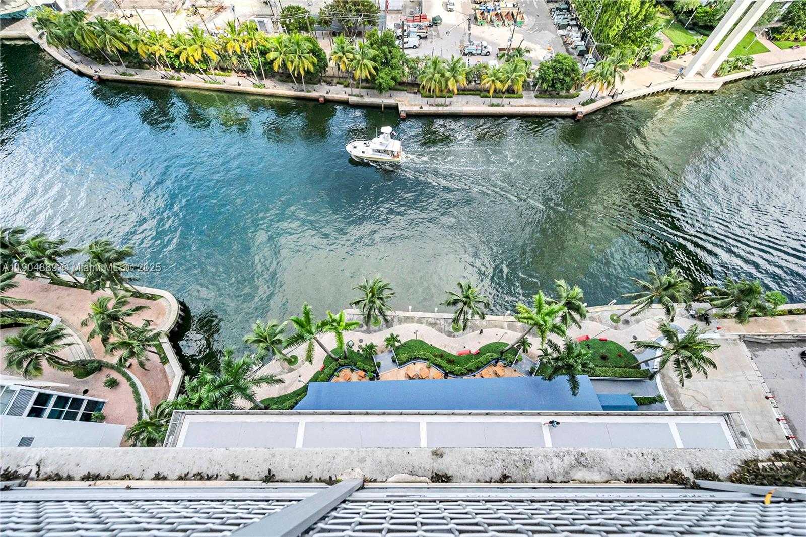 Small Image of 690 SOUTH WEST 1ST CT #1713, Miami Number 9