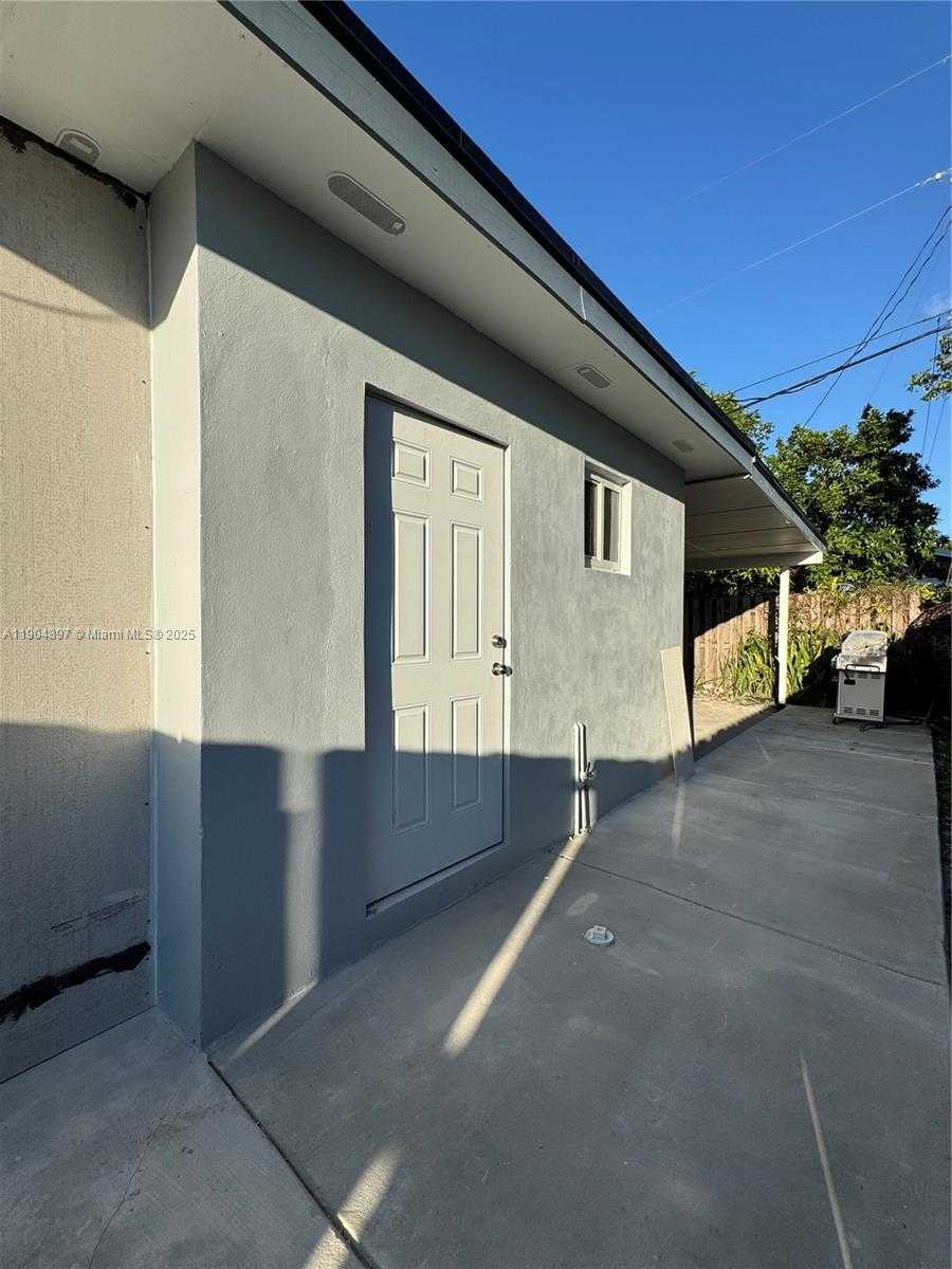 Small Image of 19035 NORTH WEST 11TH CT #10935, Miami Gardens Number 10