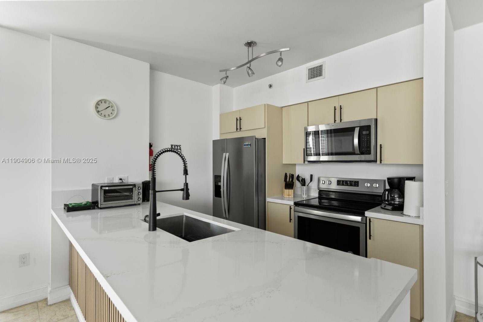 Small Image of 17555 ATLANTIC BLVD #PH7, Sunny Isles Beach Number 2