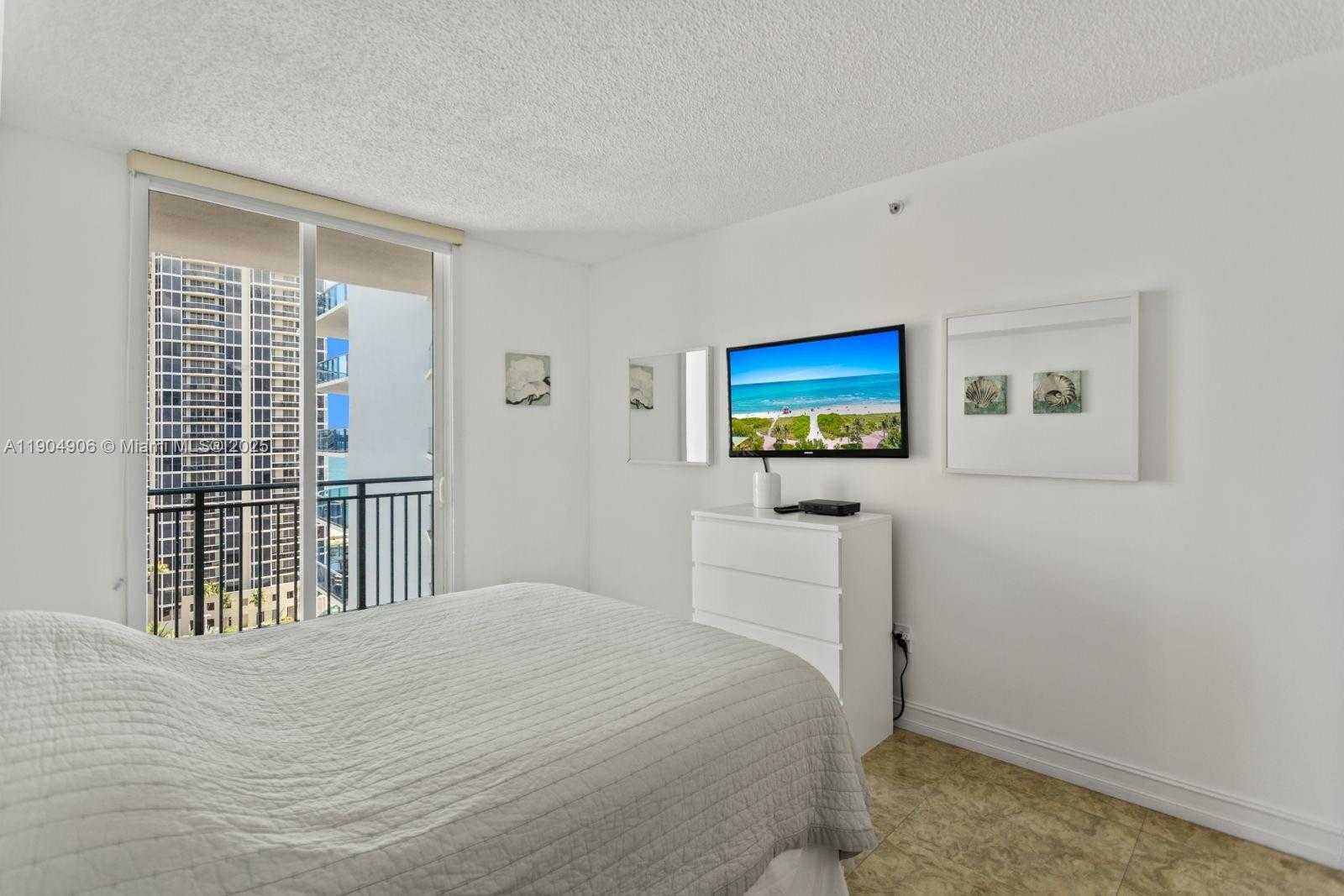 Small Image of 17555 ATLANTIC BLVD #PH7, Sunny Isles Beach Number 6