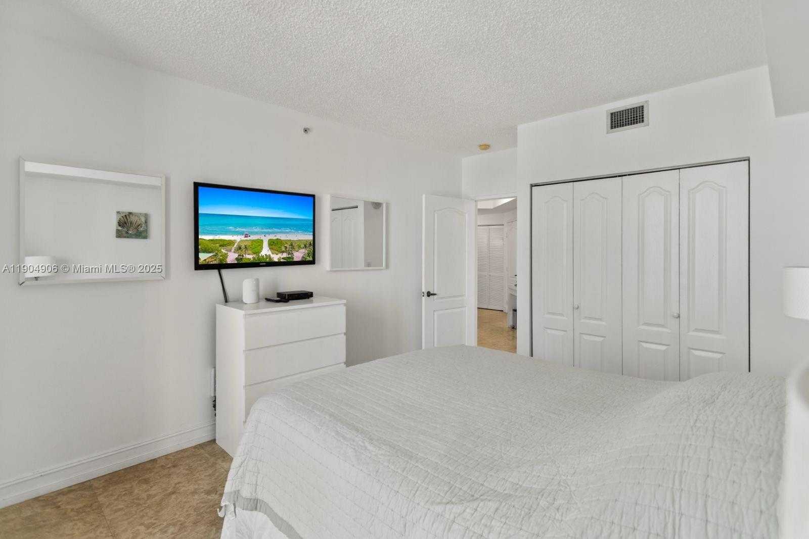 Small Image of 17555 ATLANTIC BLVD #PH7, Sunny Isles Beach Number 8