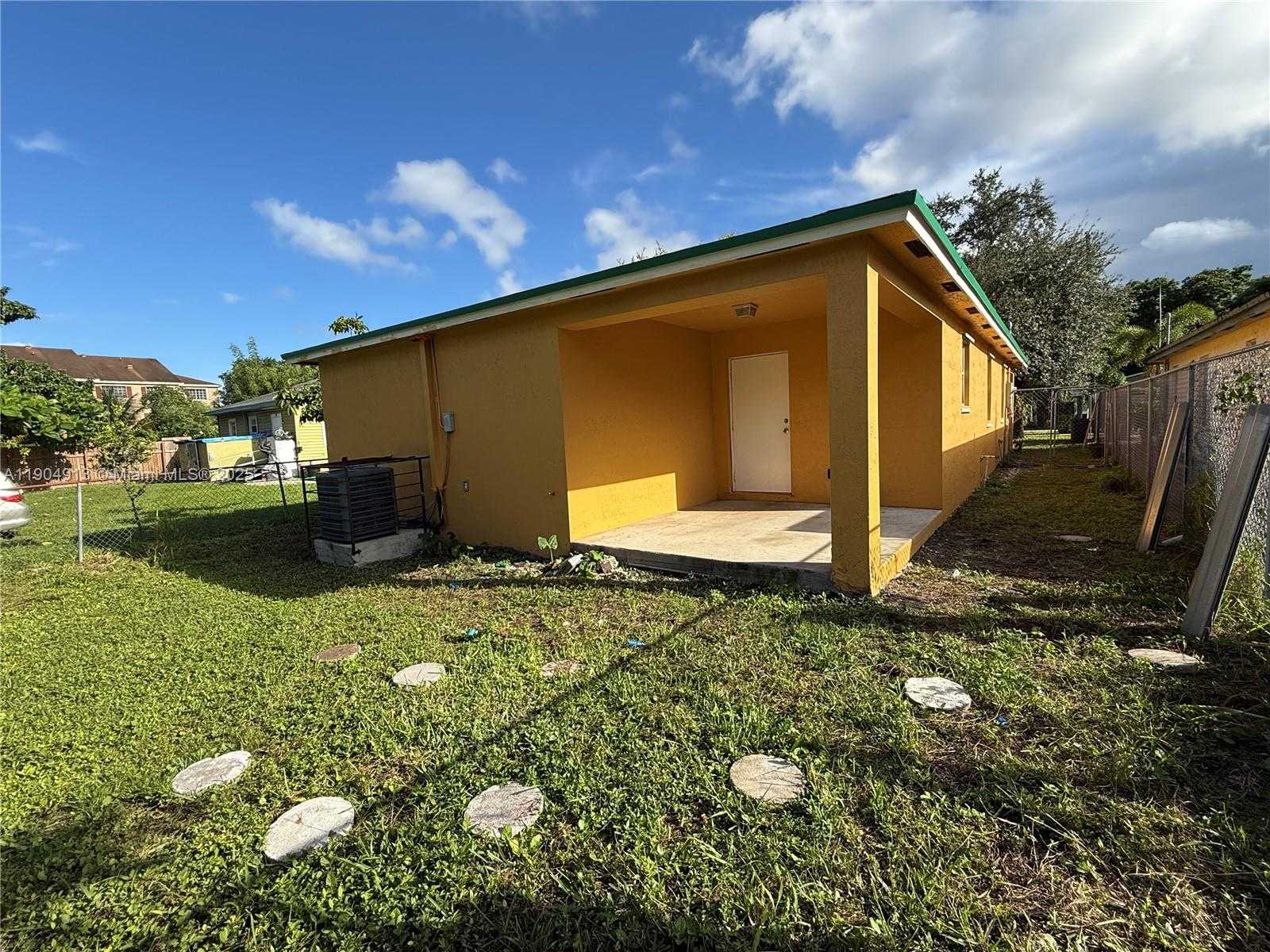 Small Image of 1325 NORTH WEST 75TH TER, Miami Number 11