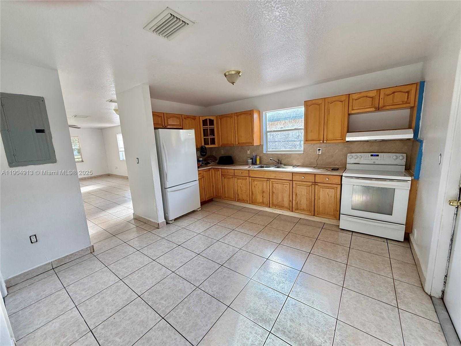 Small Image of 1325 NORTH WEST 75TH TER, Miami Number 3