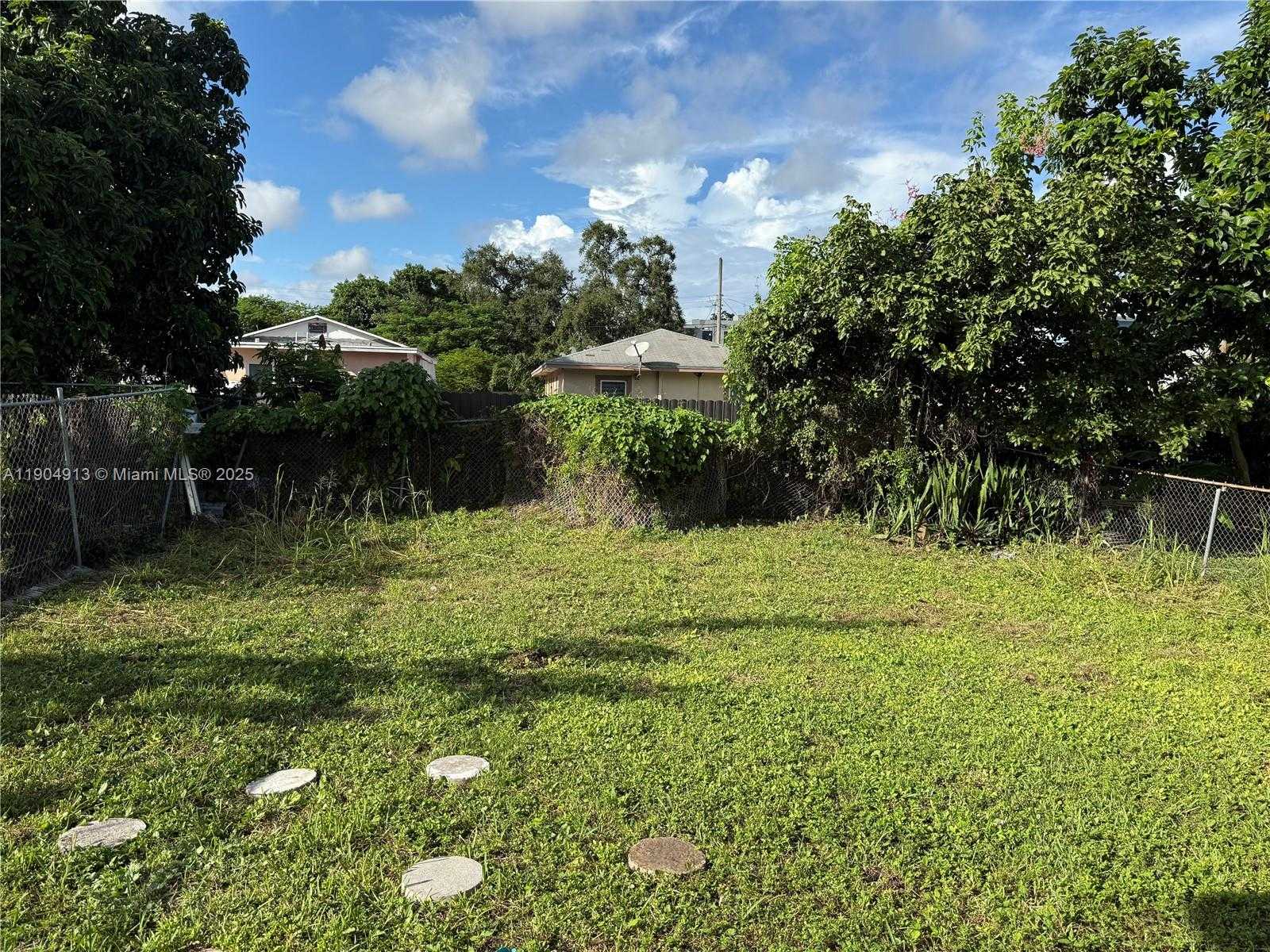 Small Image of 1325 NORTH WEST 75TH TER, Miami Number 9