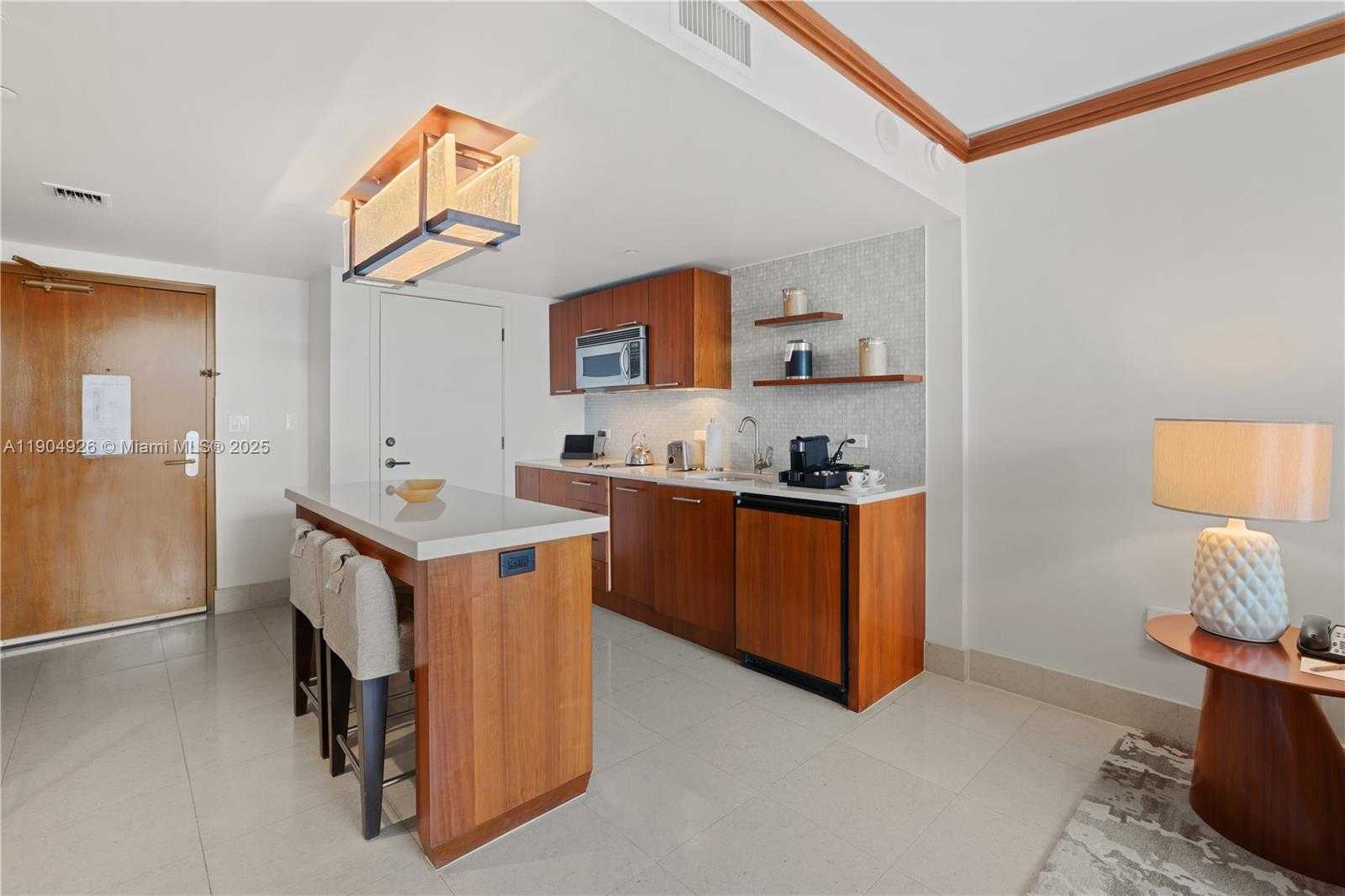Small Image of 6801 COLLINS AVE #517, Miami Beach Number 3