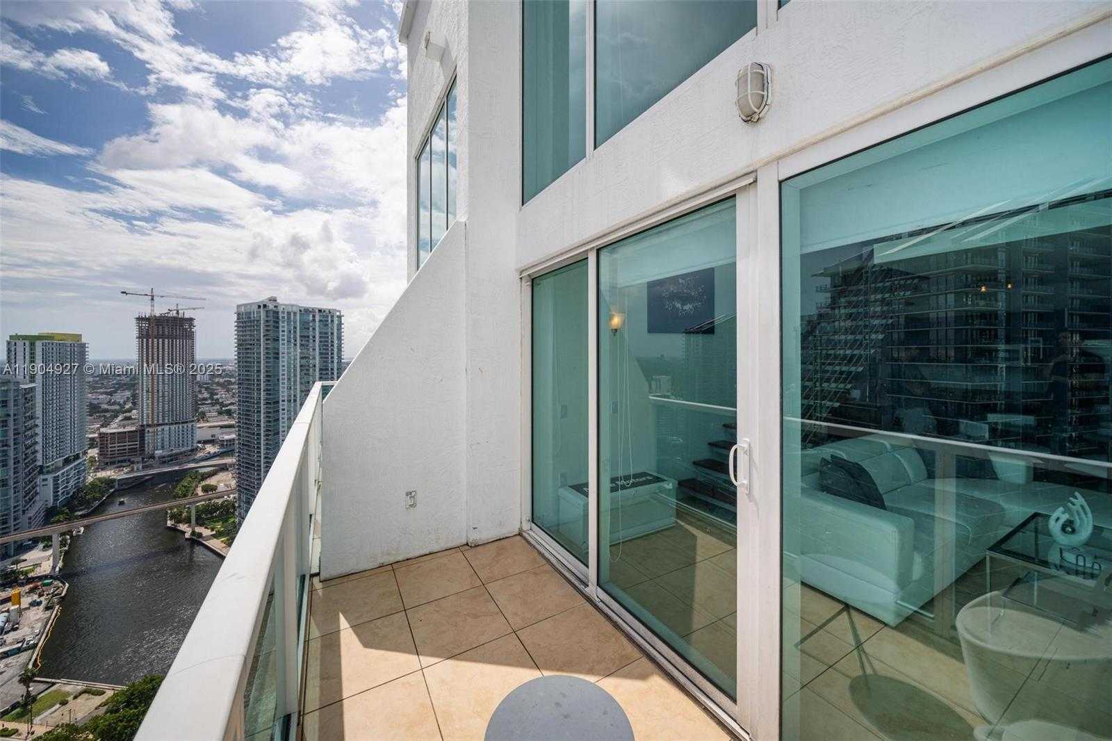 Small Image of 41 SOUTH EAST 5TH ST #2414, Miami Number 22