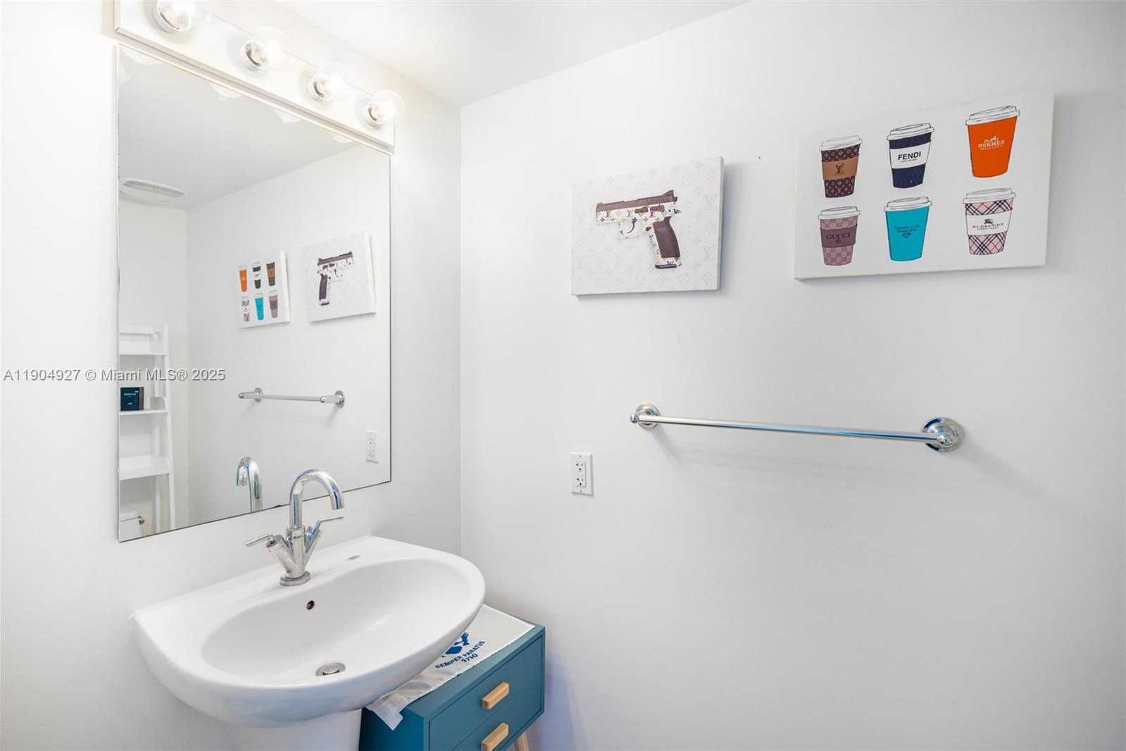 Small Image of 41 SOUTH EAST 5TH ST #2414, Miami Number 33