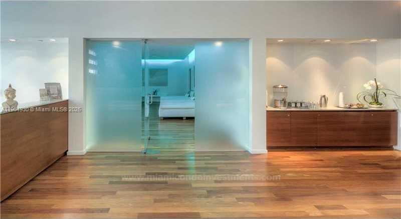 Small Image of 1040 BISCAYNE BLVD #1707, Miami Number 8