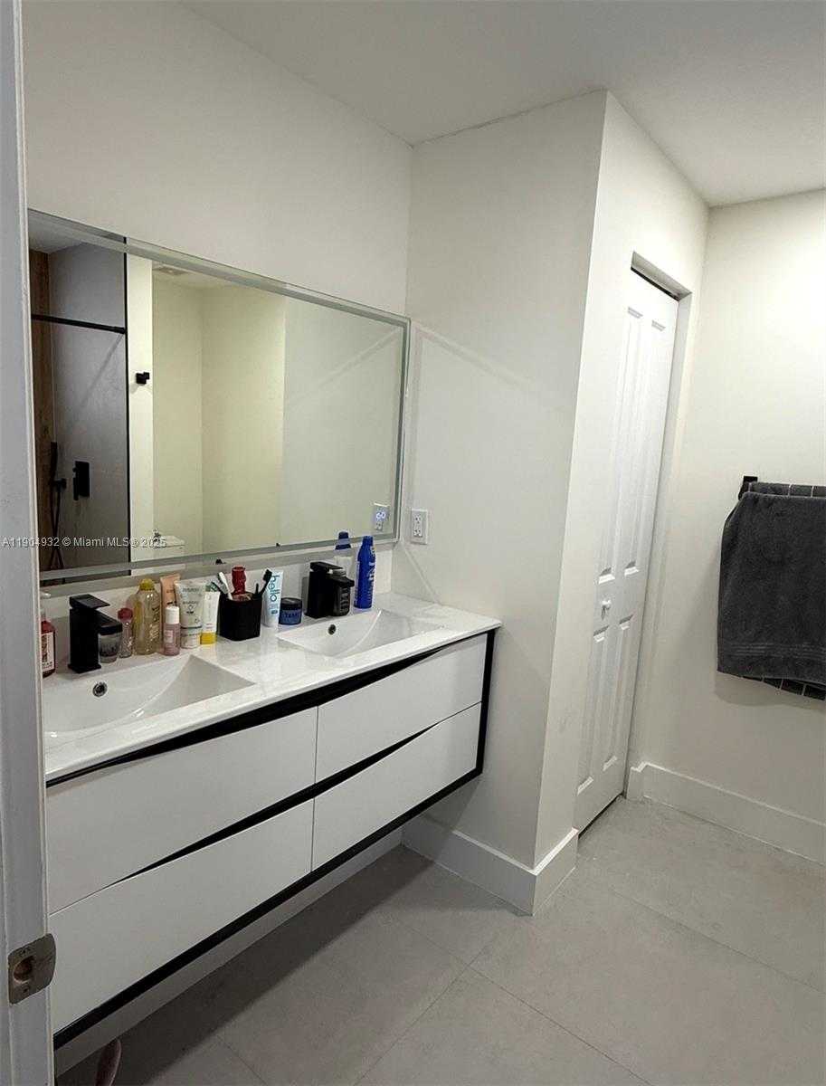 Small Image of 481 NORTH EAST 194TH TER #481, Miami Number 14