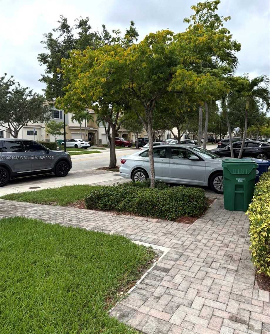 Small Image of 481 NORTH EAST 194TH TER #481, Miami Number 21