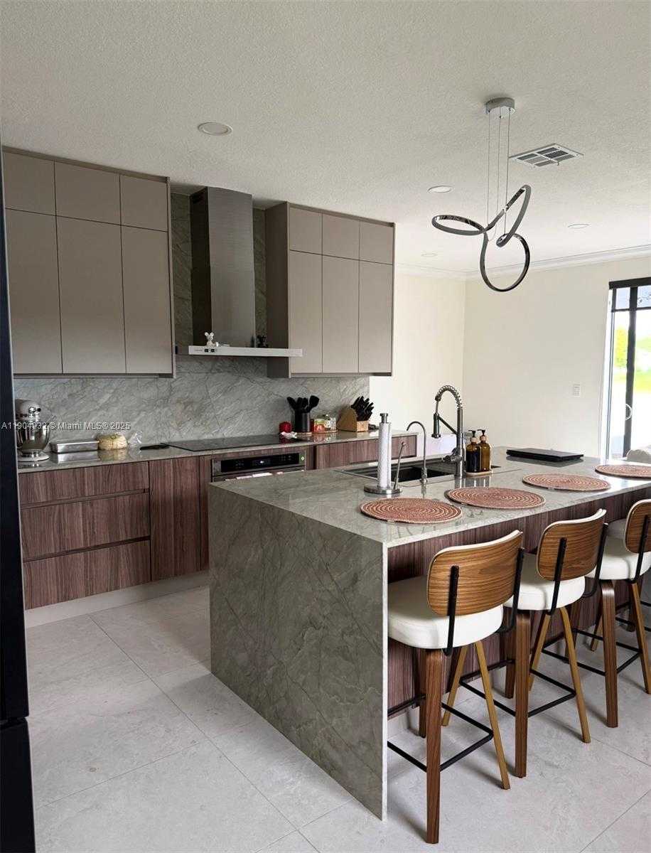 Small Image of 481 NORTH EAST 194TH TER #481, Miami Number 4