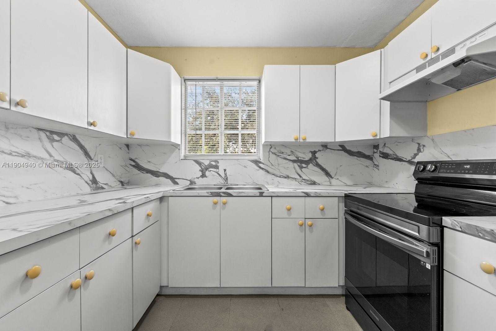 Small Image of 150 EAST 12TH ST, Hialeah Number 7