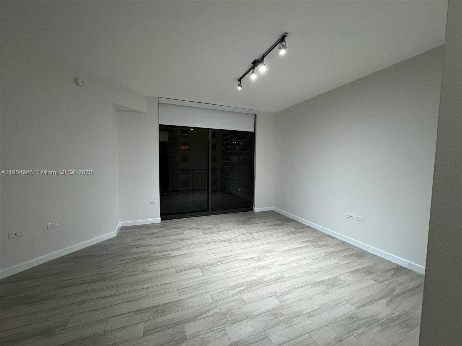 Small Image of 999 SOUTH WEST 1ST AVE #2901, Miami Number 4